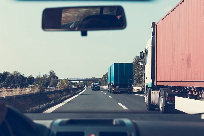 Met de auto op vakantie? 4 tips om brandstofkosten te besparen